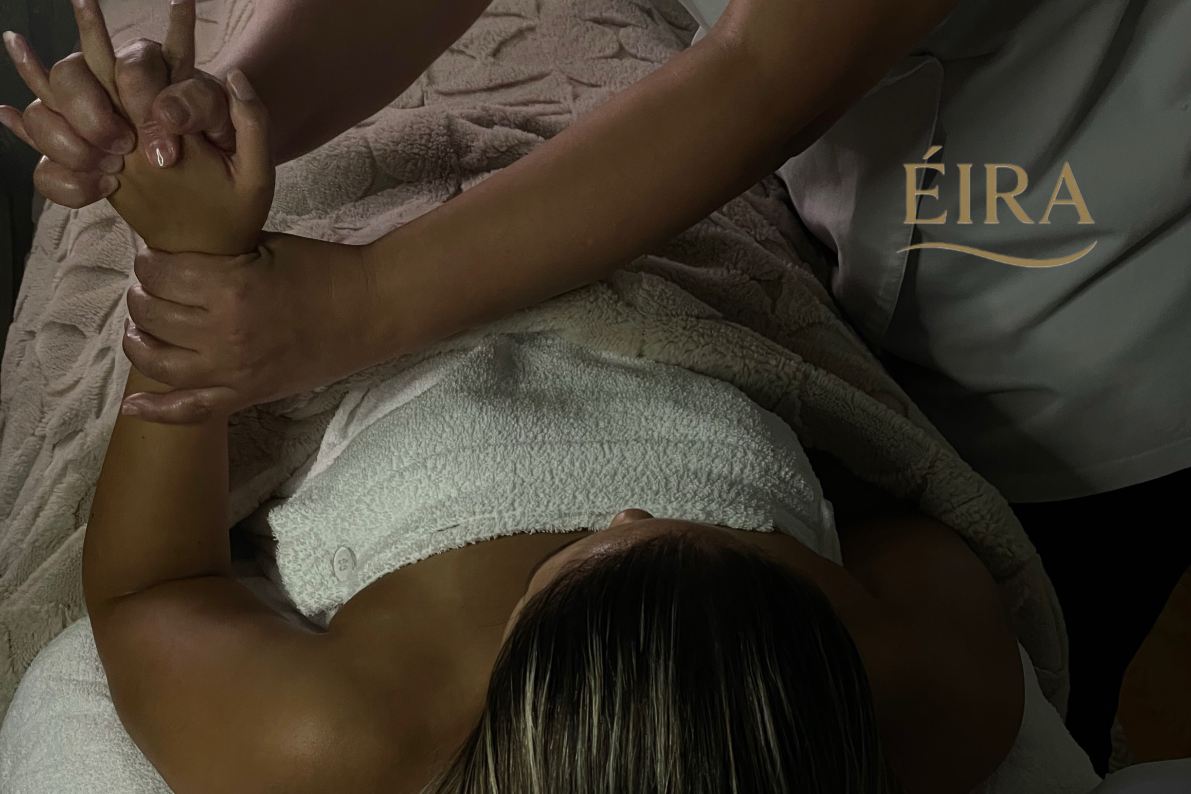 Rituel de soin chez ÉIRA — Un lieu où le temps s'arrête